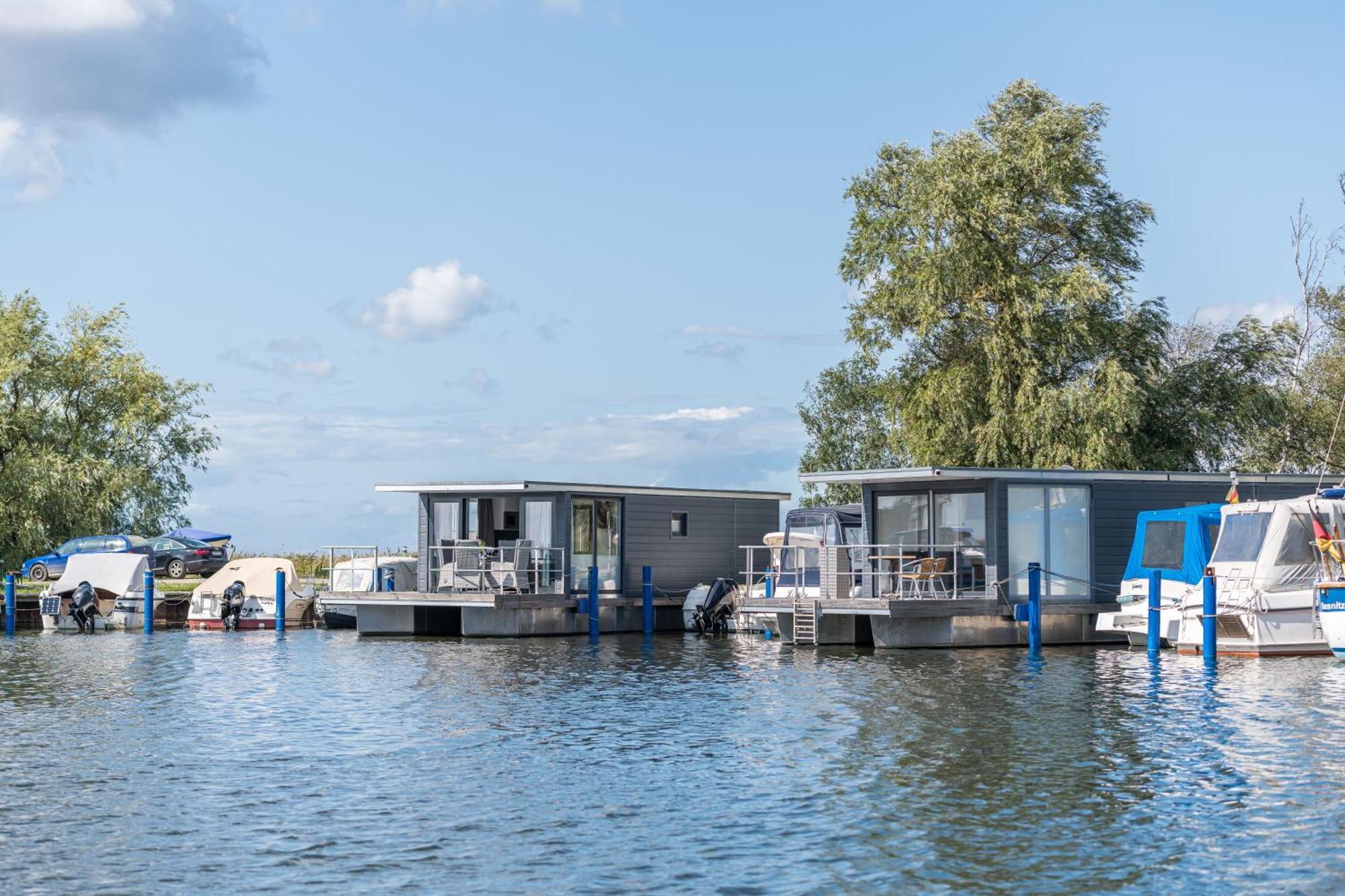 Marina Martinshafen - Lotsenhaus Hotel Neuhof  Exterior foto
