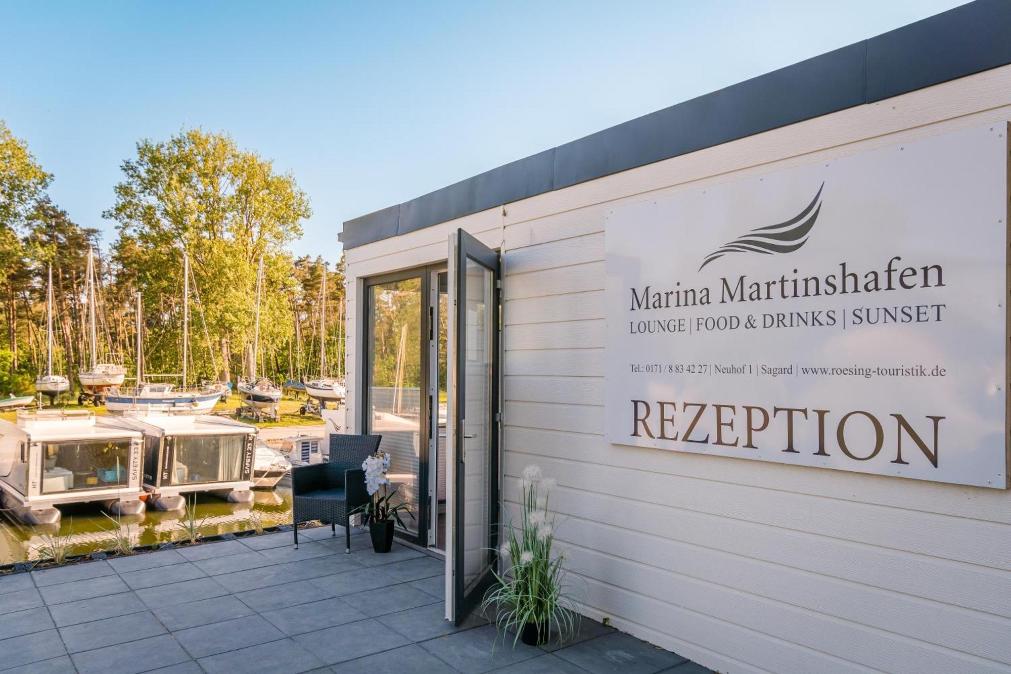 Marina Martinshafen - Lotsenhaus Hotel Neuhof  Exterior foto